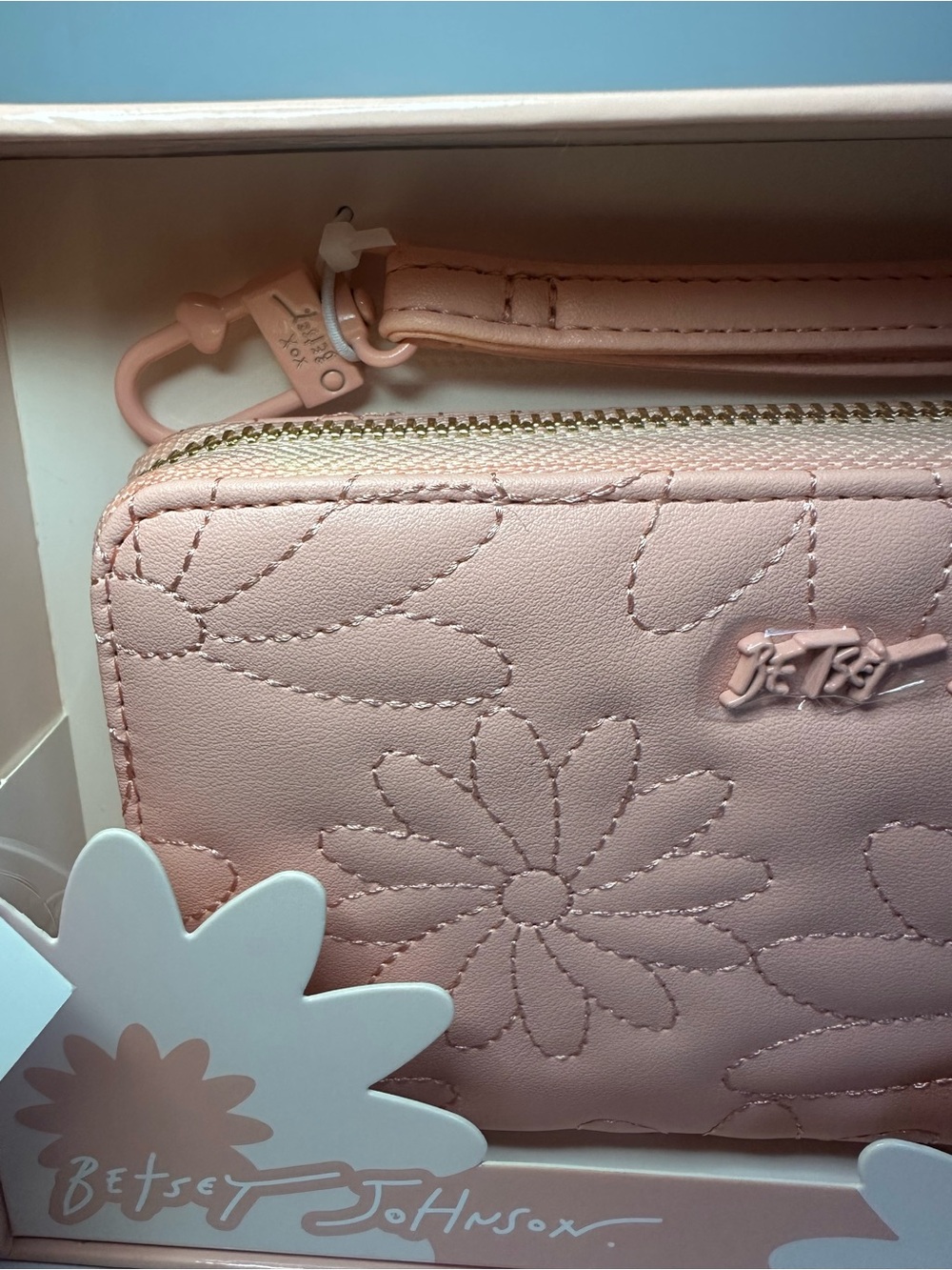 Betsey Johnson New Pink Floral Quilted Faux Leather Zip Around Wallet - Picture 4 of 6